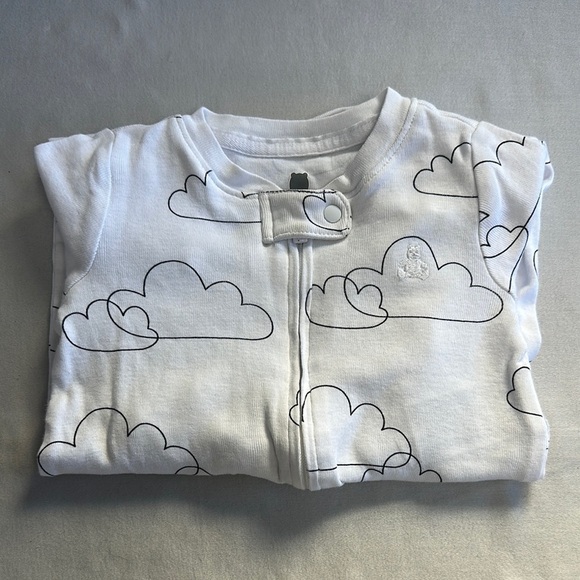 GAP LIKE NEW - convertible Baby White Onesie with cloud Design - Picture 1 of 5